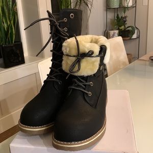 Dream Pairs lace-up boots